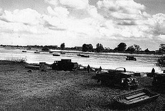 Kanadische Sturmboote berqueren die Ems