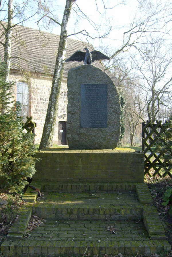 Kriegerdenkmal (1914-1918) in Zabelsdorf (an der Kirche), Foto: Klaus Euhausen (Hennigsdorf)