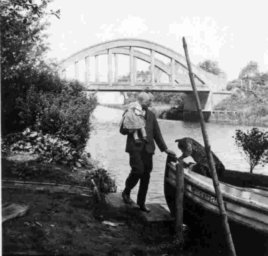 Die Monnikebrücke, wenige Jahre vor der Sprengung