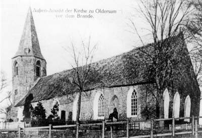 Abb. 28: Die alte Oldersumer Kirche, 1916 durch Brand zerstört