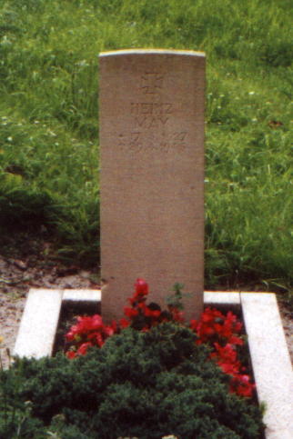 Das Grab von Heinz May auf dem Gandersumer Friedhof
