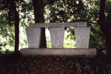 Gefallenendenkmal in Tergast (Grab von 9 Soldaten)